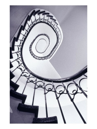 Escalera en espiral, Helsinki, Finland Lámina fotográfica por Walter Bibikow