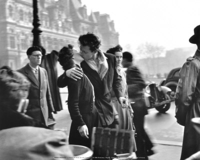 El beso, Ayuntamiento de París, 1950 Lámina por Robert Doisneau