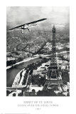 El Spirit of St. Louis volando sobre la torre Eiffel, 1927 Posters